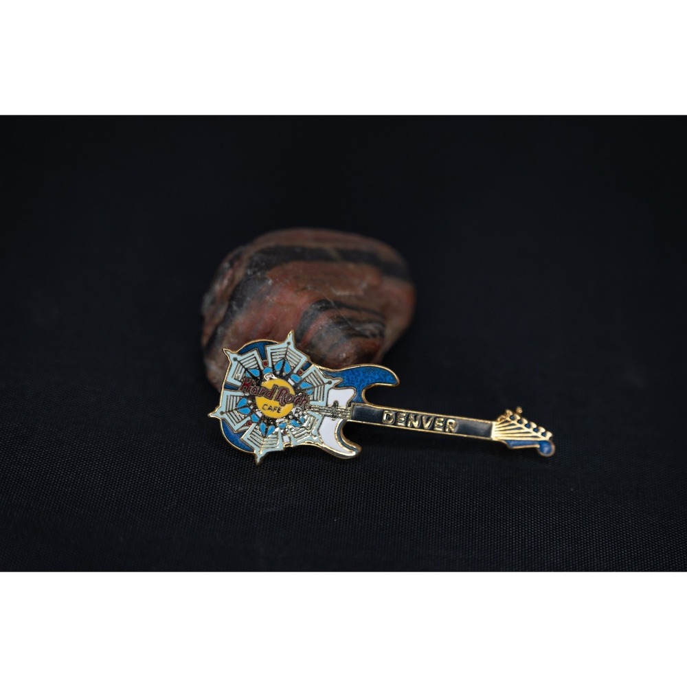 HARD ROCK CAFE DENVER RESTAURANT HAT‎ PIN LAPEL PIN Snowflake Fender Guitar
